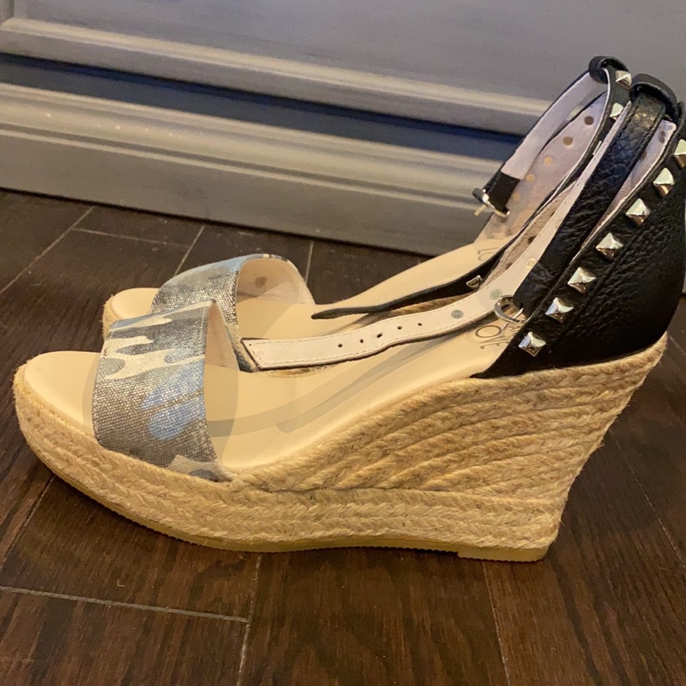 Walk And Love Wedges